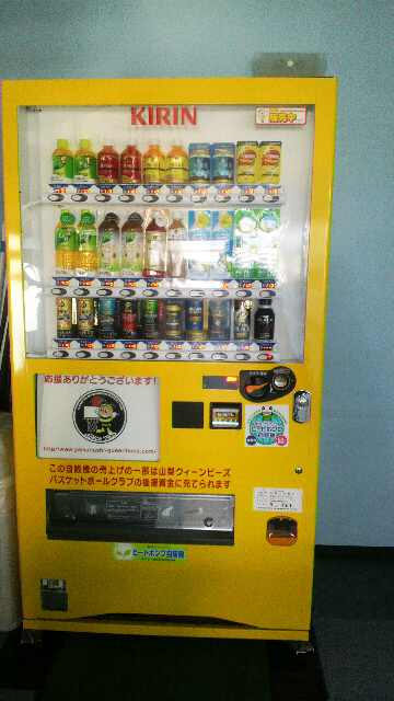 自動販売機（クィーンビーズ仕様）